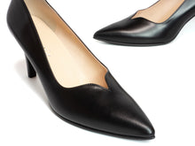 画像をギャラリービューアに読み込む, 【essencia】ハートカット細身パンプス 7.5cmヒール 〈ワイズC〉(605-71756)